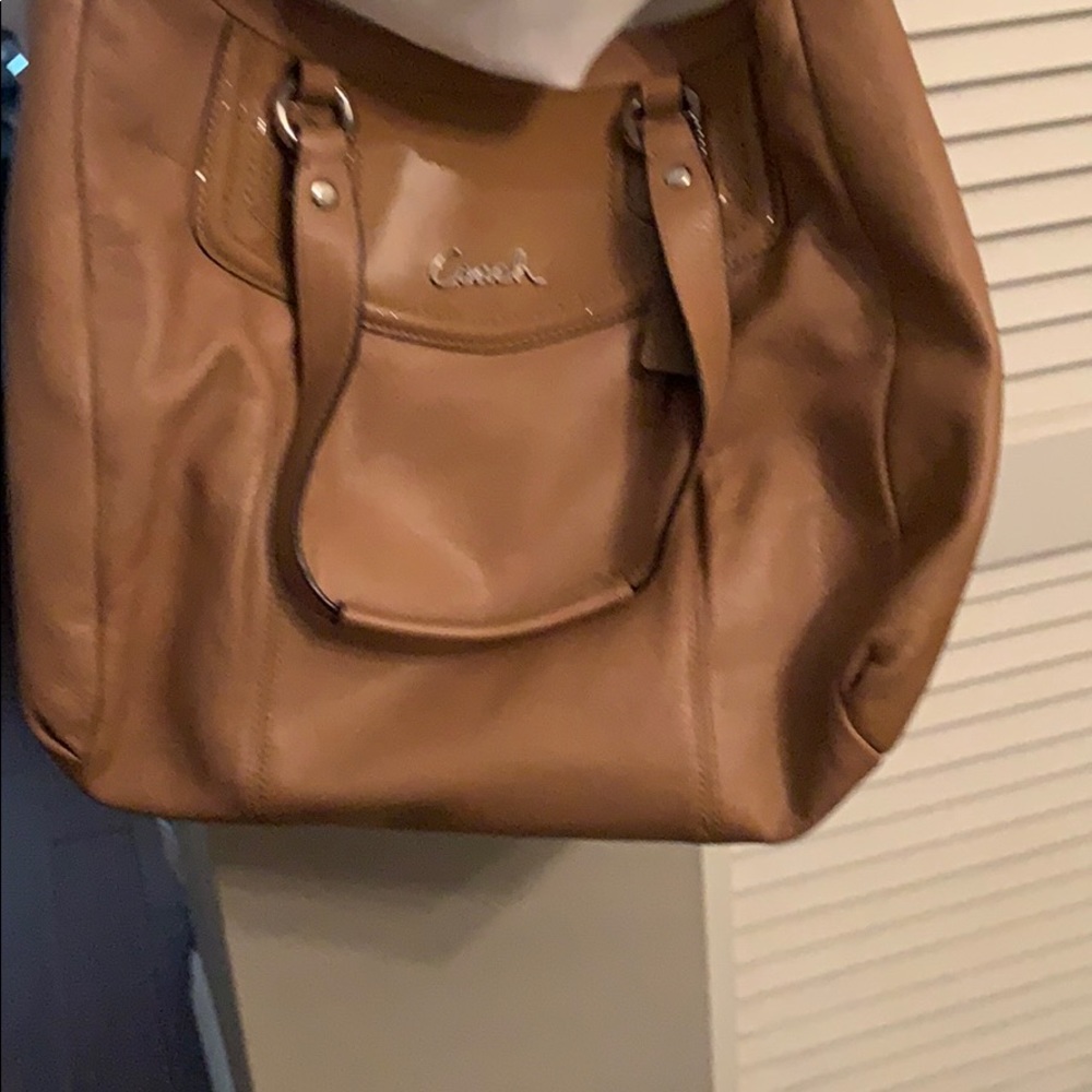 Brand new  leather Coach hand/shoulder bag.